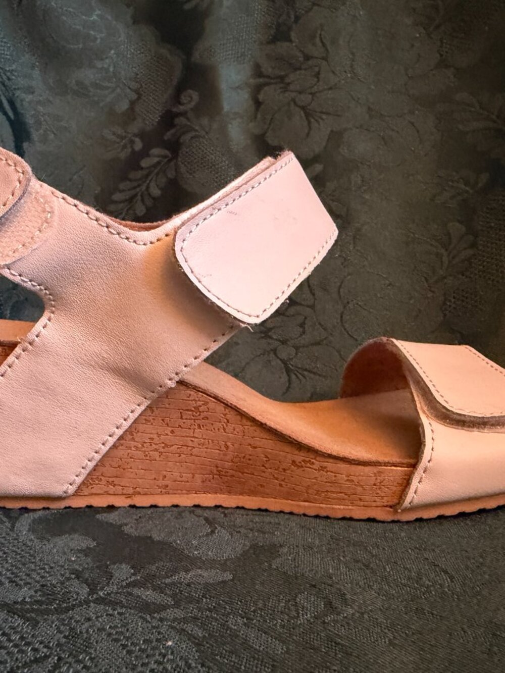 Clarks Collection Women's White Vegan Leather Adjustable Wedge Sandals Sz 7.5 - Picture 6 of 12